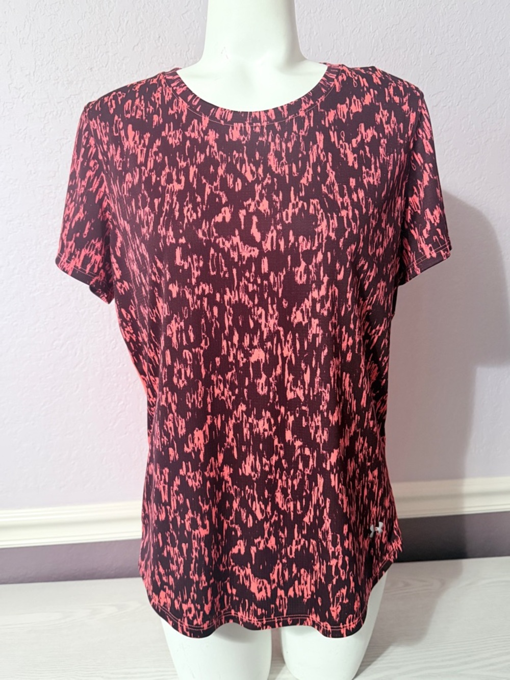 Under Armour Women's Black and Pink Abstract Short Sleeve Tee